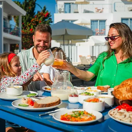 Greek Village - Latchi הכפר היווני - כשר Hotel