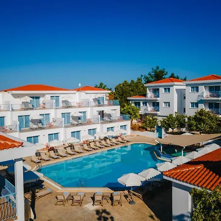 Greek Village - Latchi הכפר היווני - כשר Otel