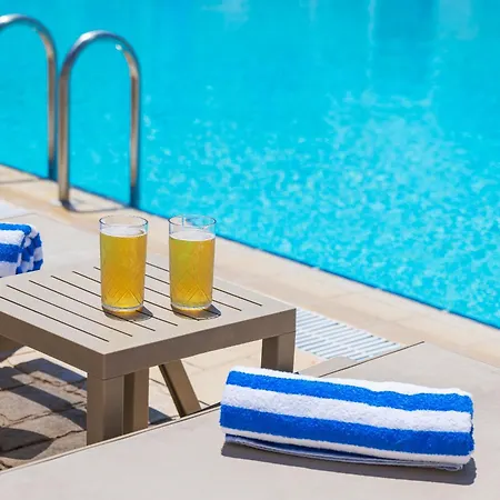 Greek Village - Latchi הכפר היווני - כשר Hotel