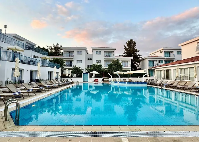 Greek Village - Latchi הכפר היווני - כשר Hotel