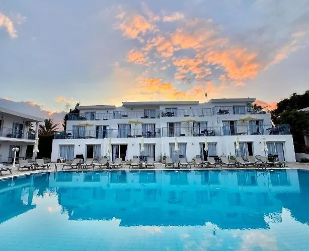 Greek Village - Latchi הכפר היווני - כשר 4*