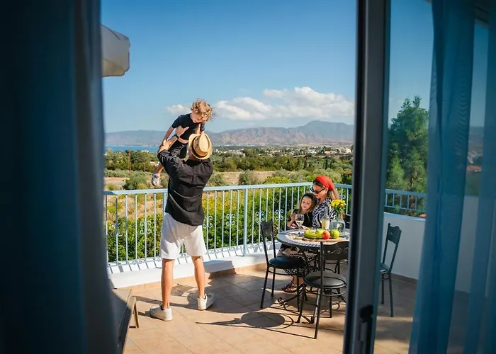 Greek Village - Latchi הכפר היווני - כשר Hotel