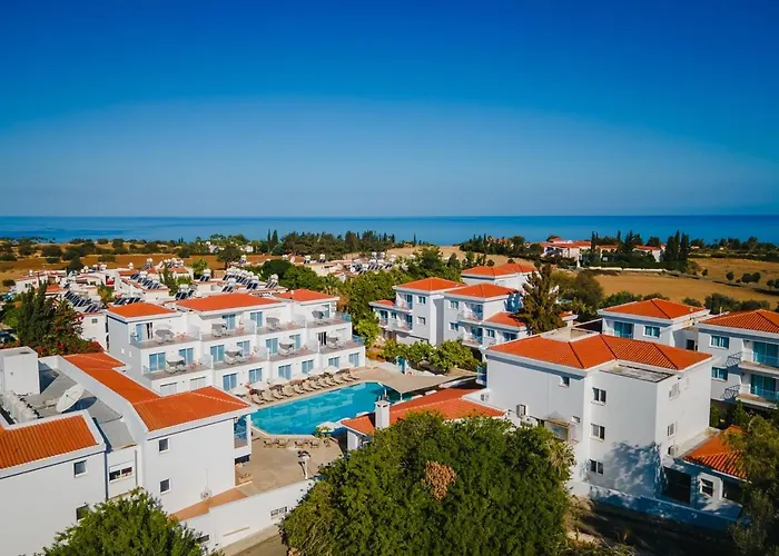 Greek Village - Latchi הכפר היווני - כשר ホテル 4*