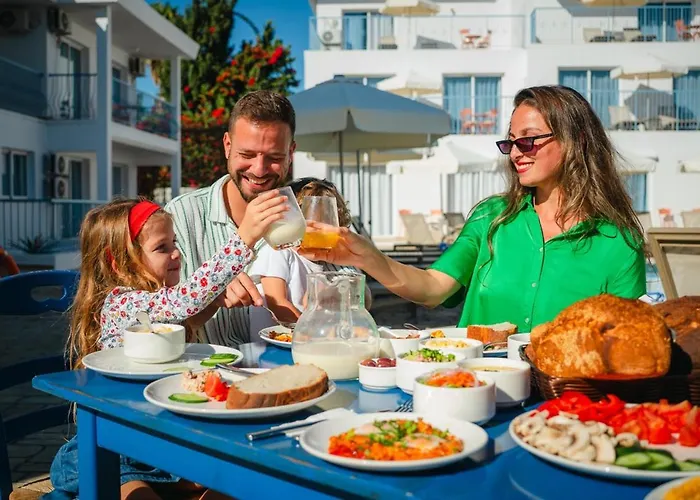 Greek Village - Latchi הכפר היווני - כשר Hotel