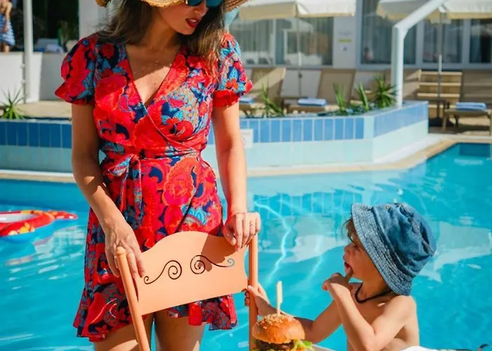 Greek Village - Latchi הכפר היווני - כשר ホテル 4*