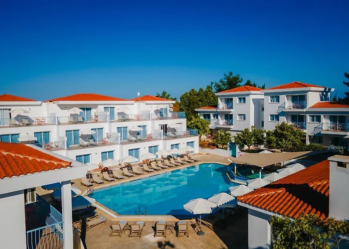 Greek Village - Latchi הכפר היווני - כשר Hotel
